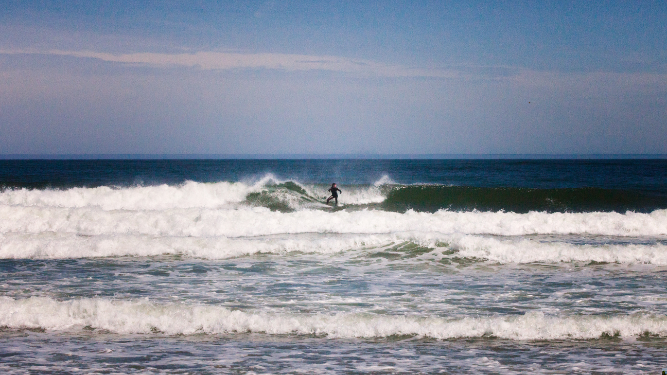 is high or low tide better for surfing