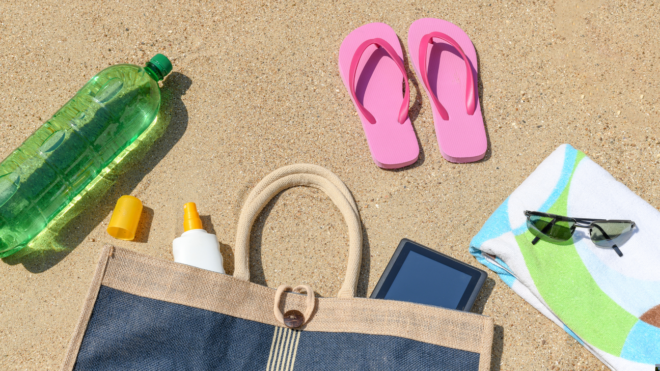 what to take to the beach checklist